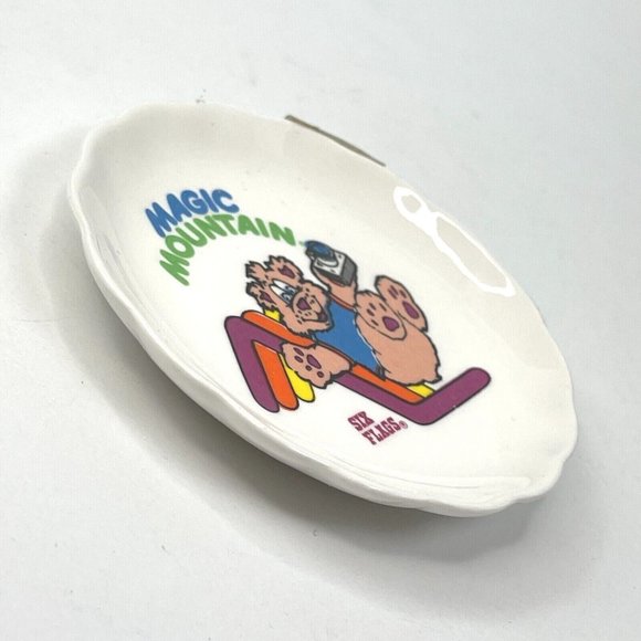 Magic Mountain Six Flags Vintage 3" Mini Souvenir Dish Bear Mascot Camera SoCal - Picture 4 of 4